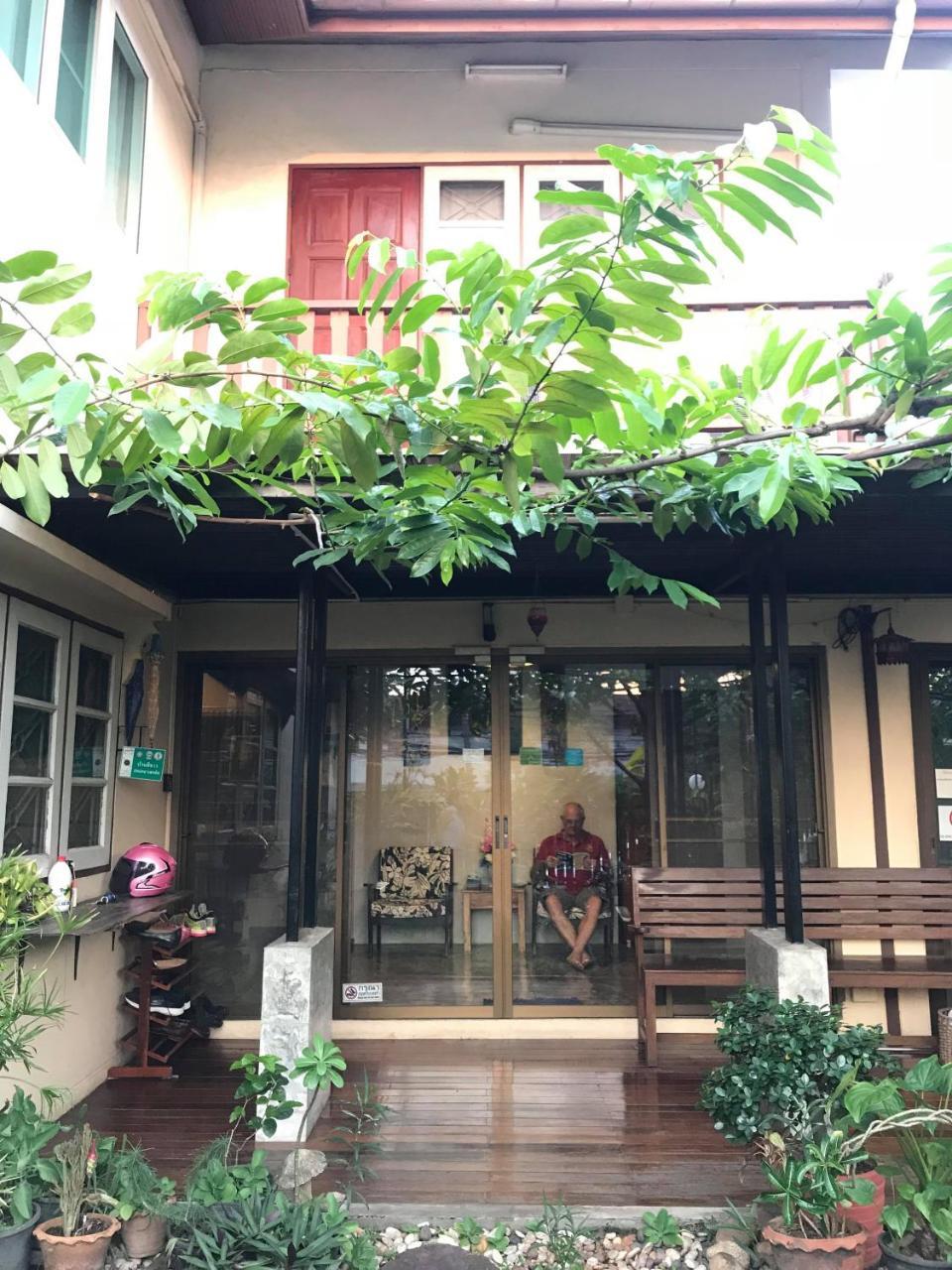 Bed & Breakfast Mon & Yoga Donmueang Bangkok