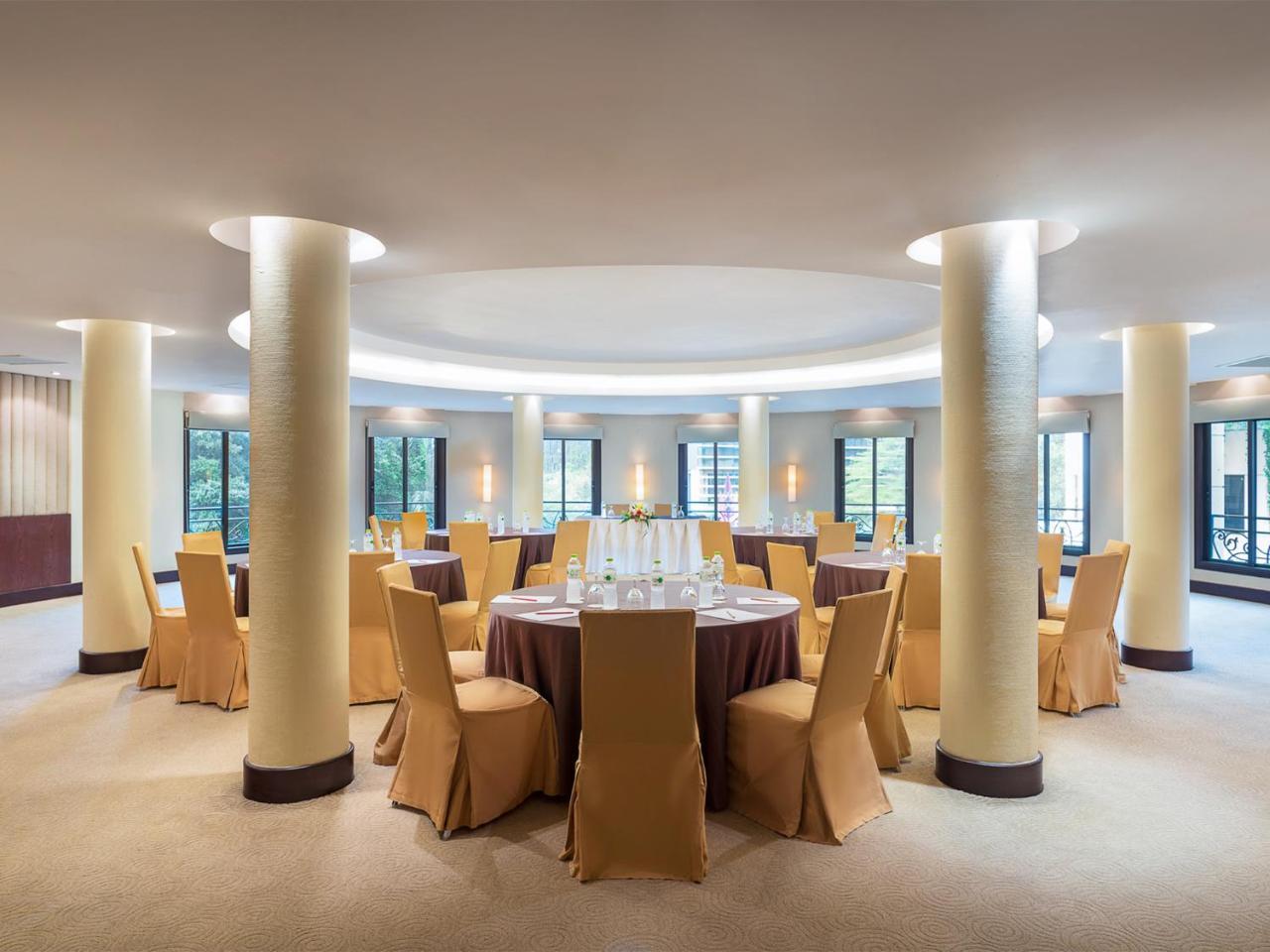 The Davis Khách sạn 4*