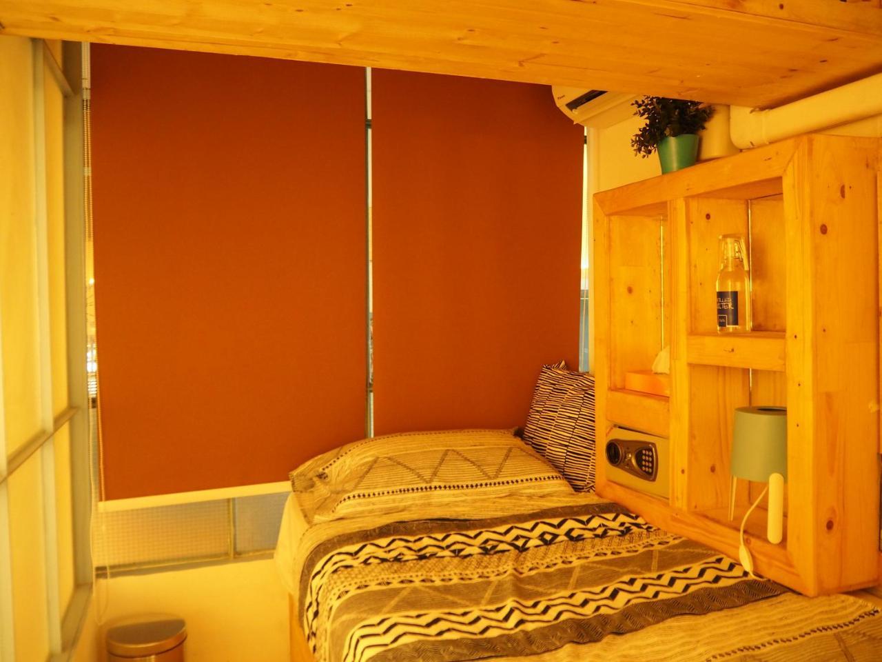 Hostal Blu Ari Stylish Gay Poshtel Bangkok