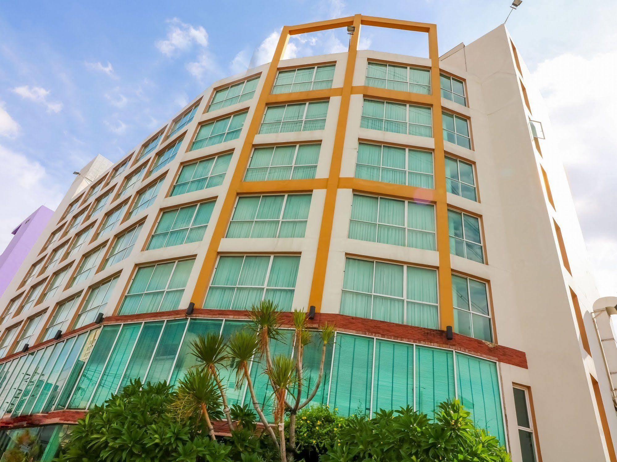Lantana Hotel