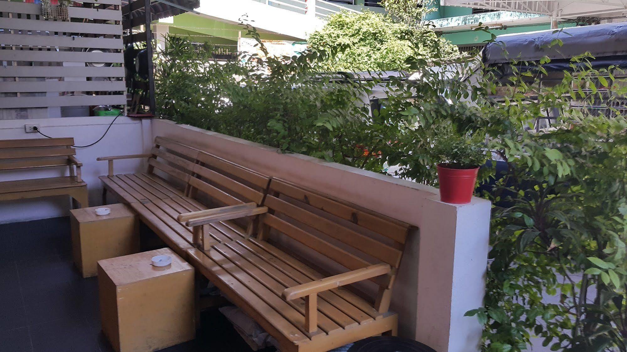 De Talak Hostel Bangkok
