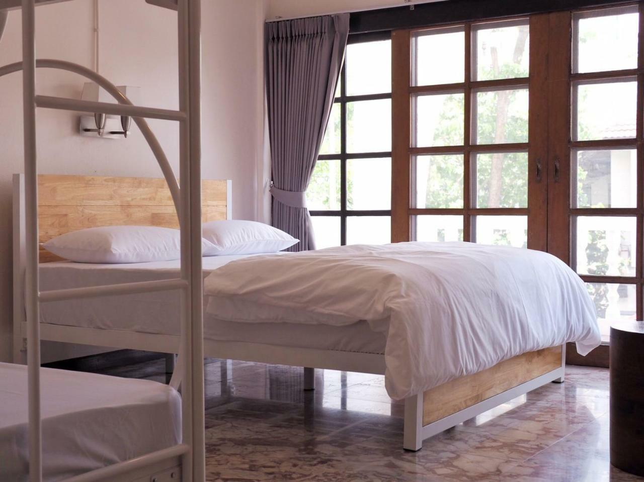 Esse Hostel *