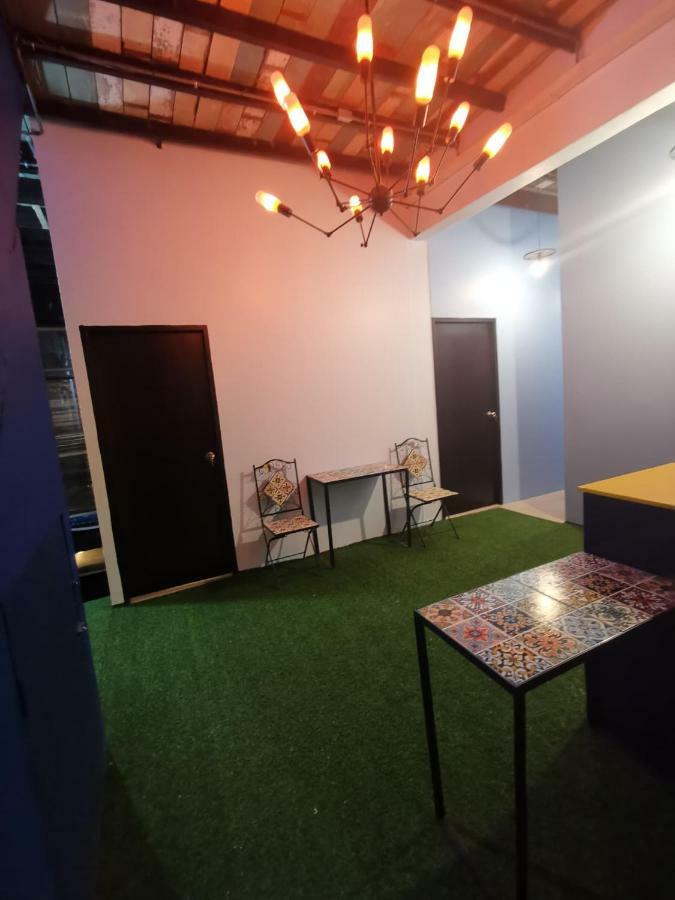 Tiga House *