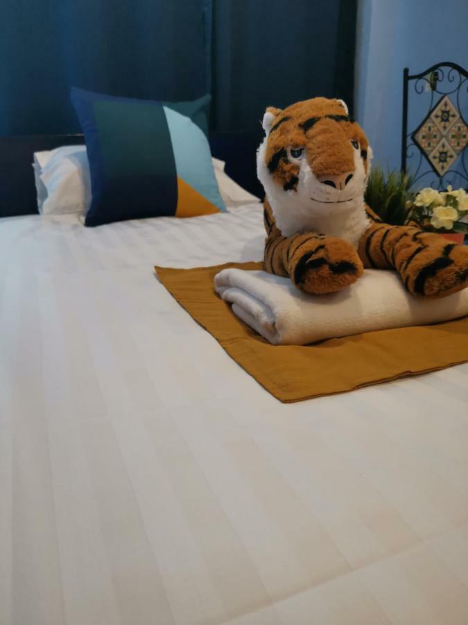 Tiga House *