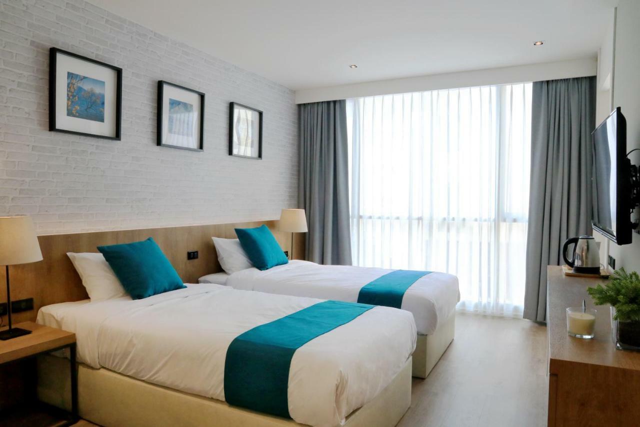 Khách sạn B 4*