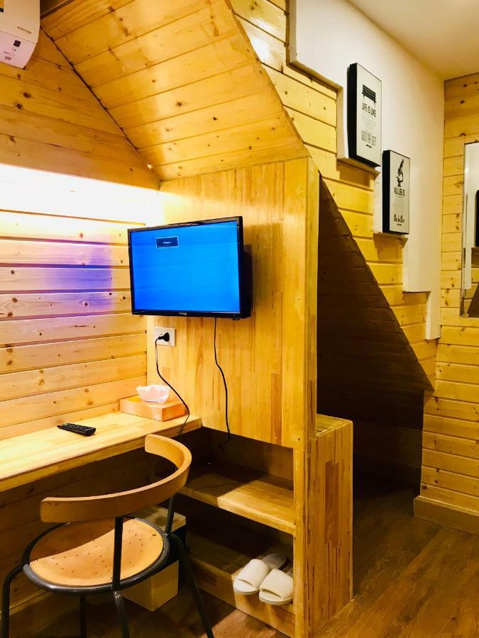 Blu Ari Stylish Gay Poshtel Hostal Bangkok