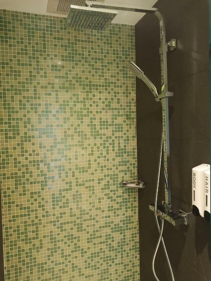 Hotell Bizotel Premier & 4*