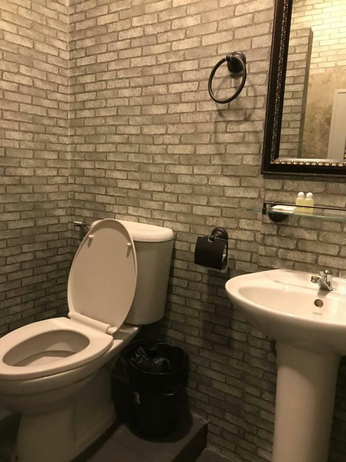Albergue Center Point Plaza *