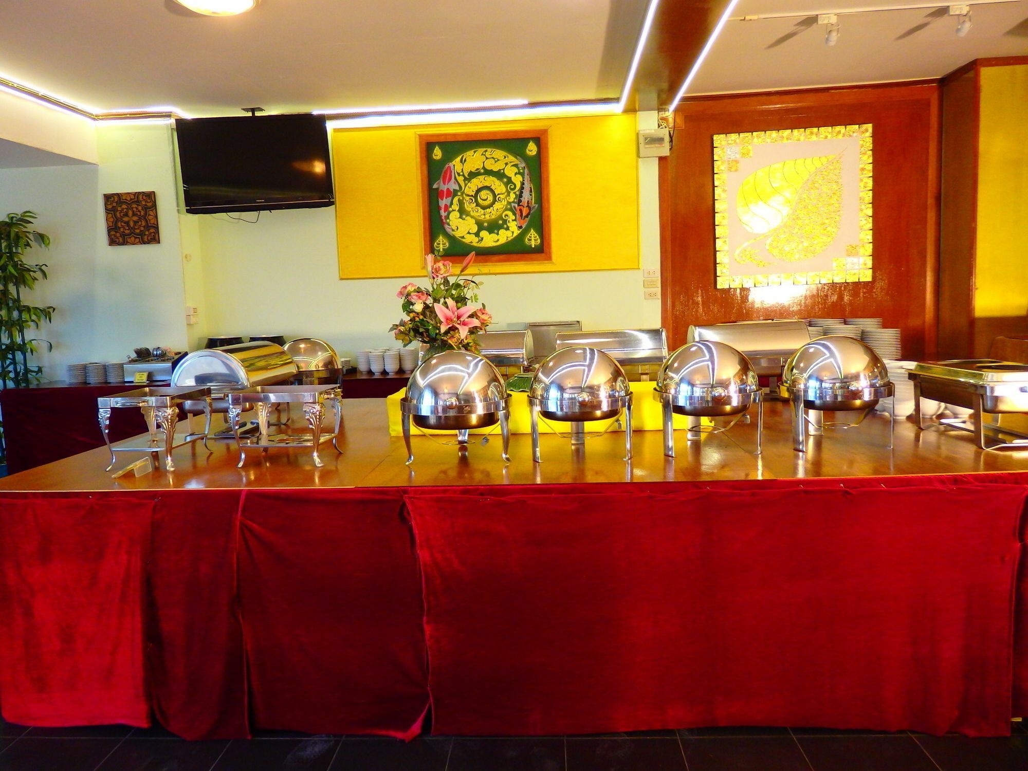 Pohseen Grand Palace Khách sạn 4*