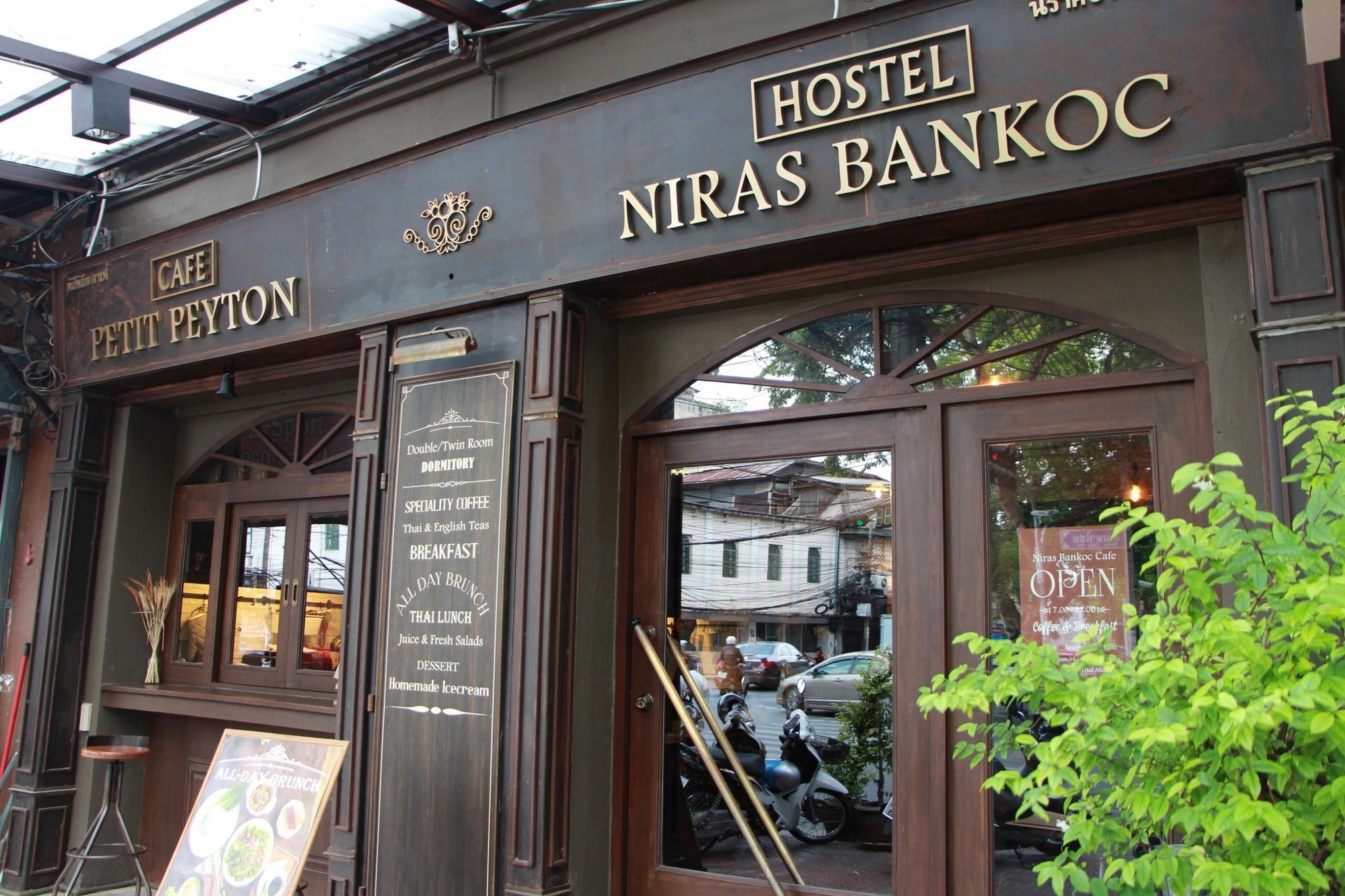 Niras Bankoc Hostel *