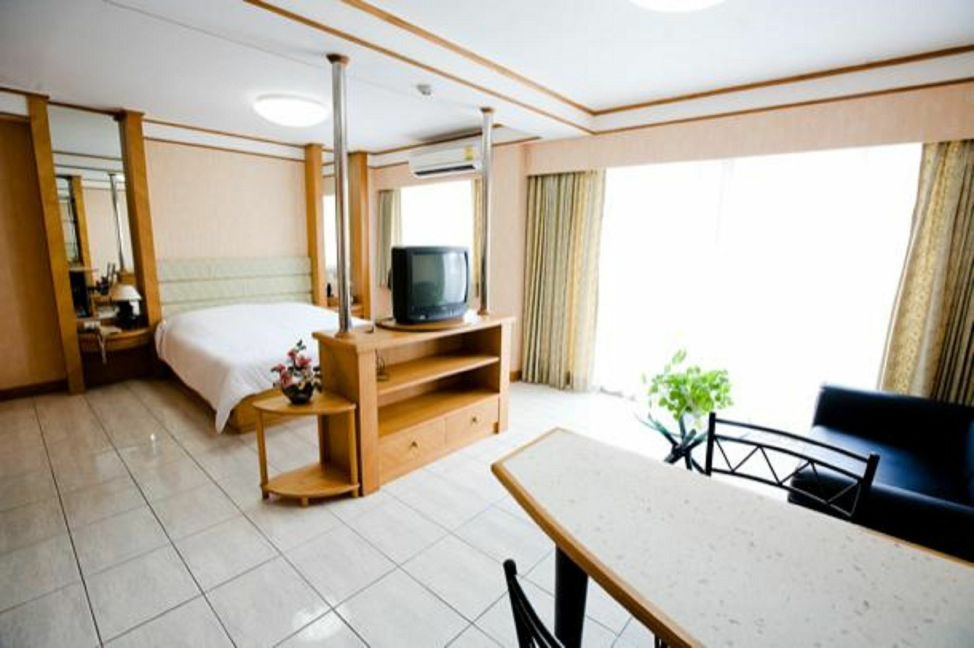 Roseate Ratchada Aparthotel Bangkok