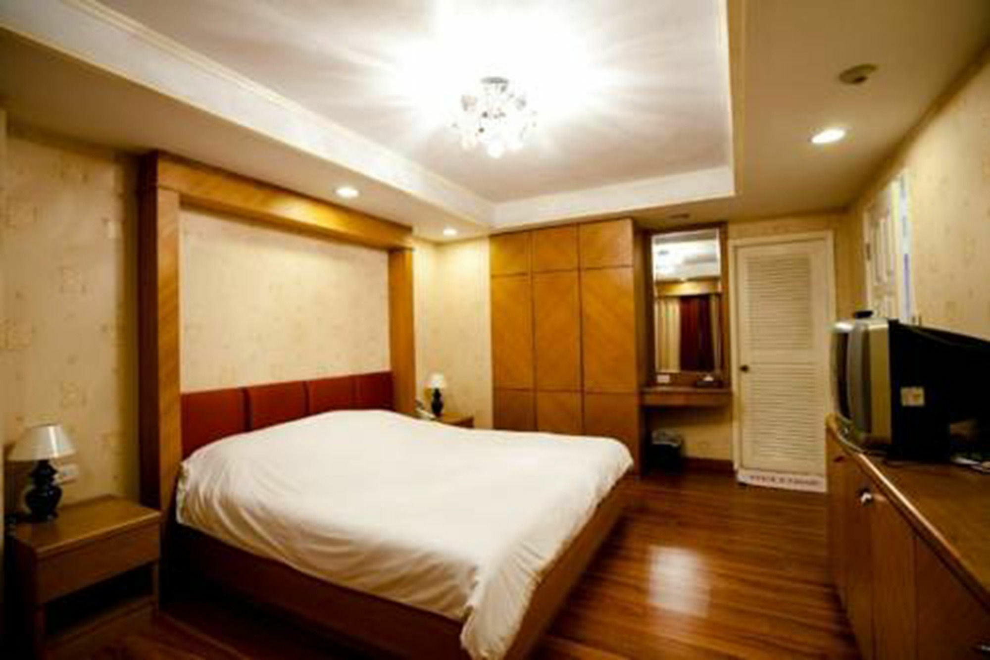 Roseate Ratchada Aparthotel