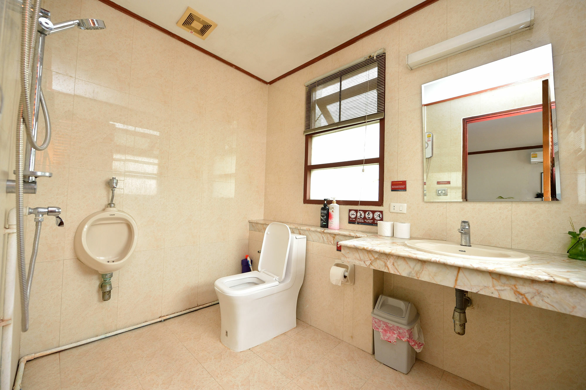 Tempat Tidur & Sarapan Lost And Found Hideaway Bangkok