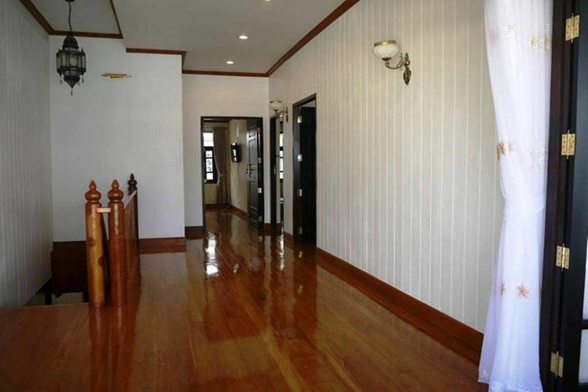 The Royal Thatien Village Rumah tetamu Bangkok
