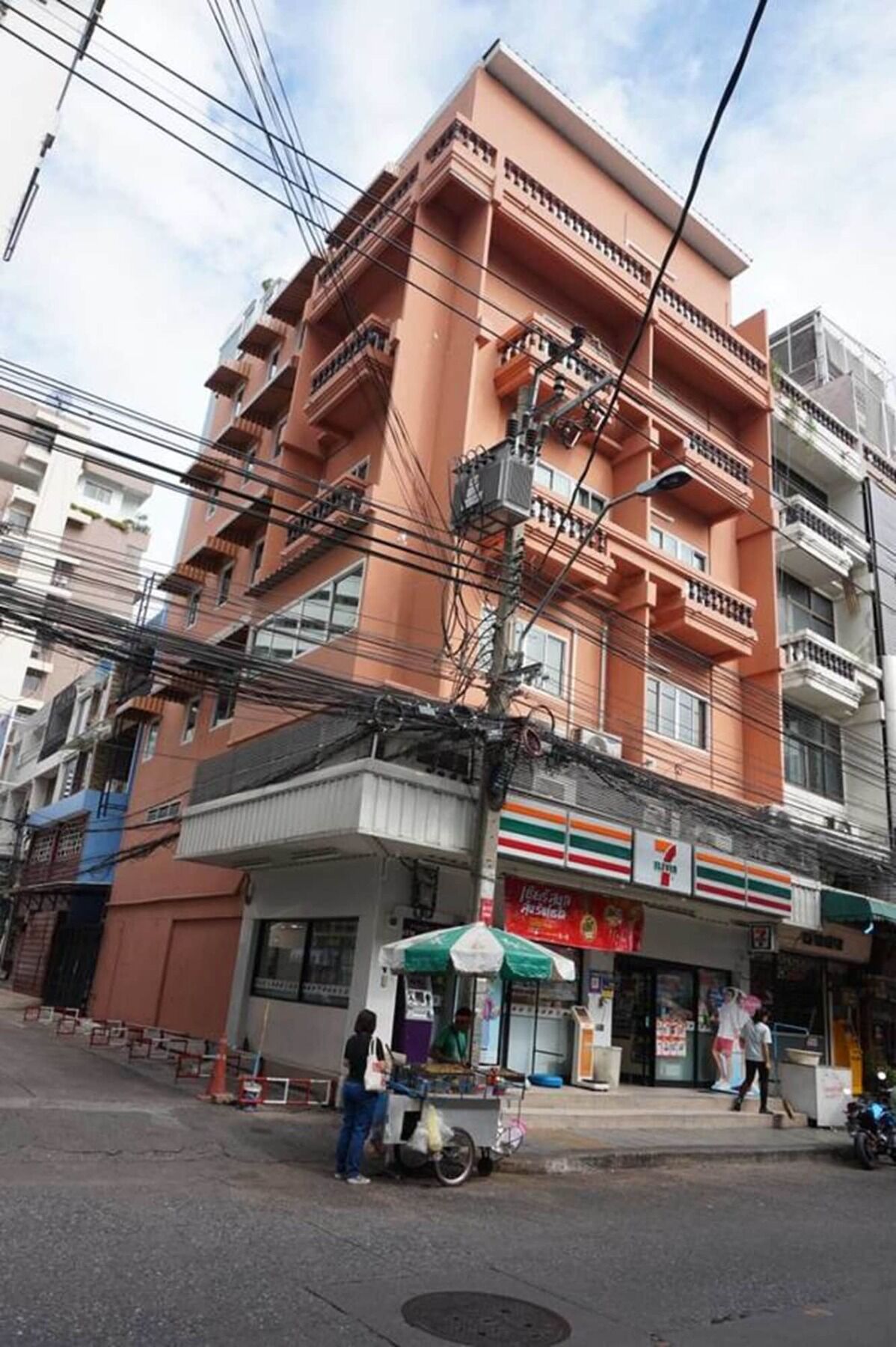 Ink 18/2 Khách sạn hẻo lánh Bangkok