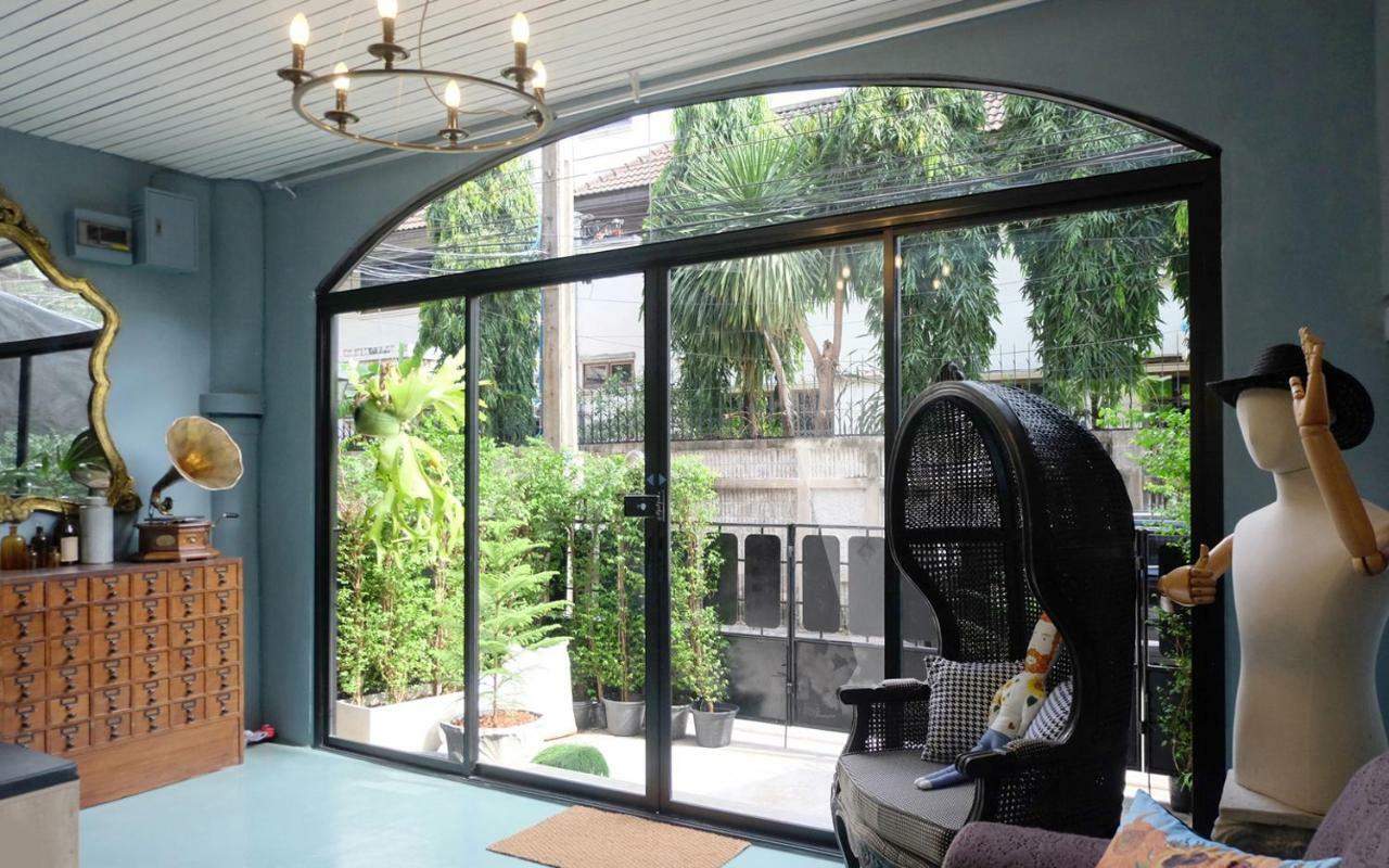 Artistic And Quirky With A Copper Bath And Complimentary Snack * Banguecoque