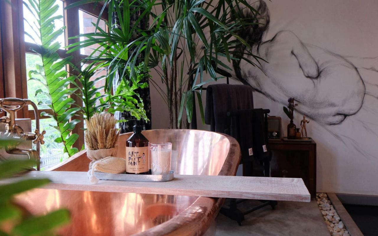 Pousada Artistic And Quirky With A Copper Bath And Complimentary Snack Banguecoque