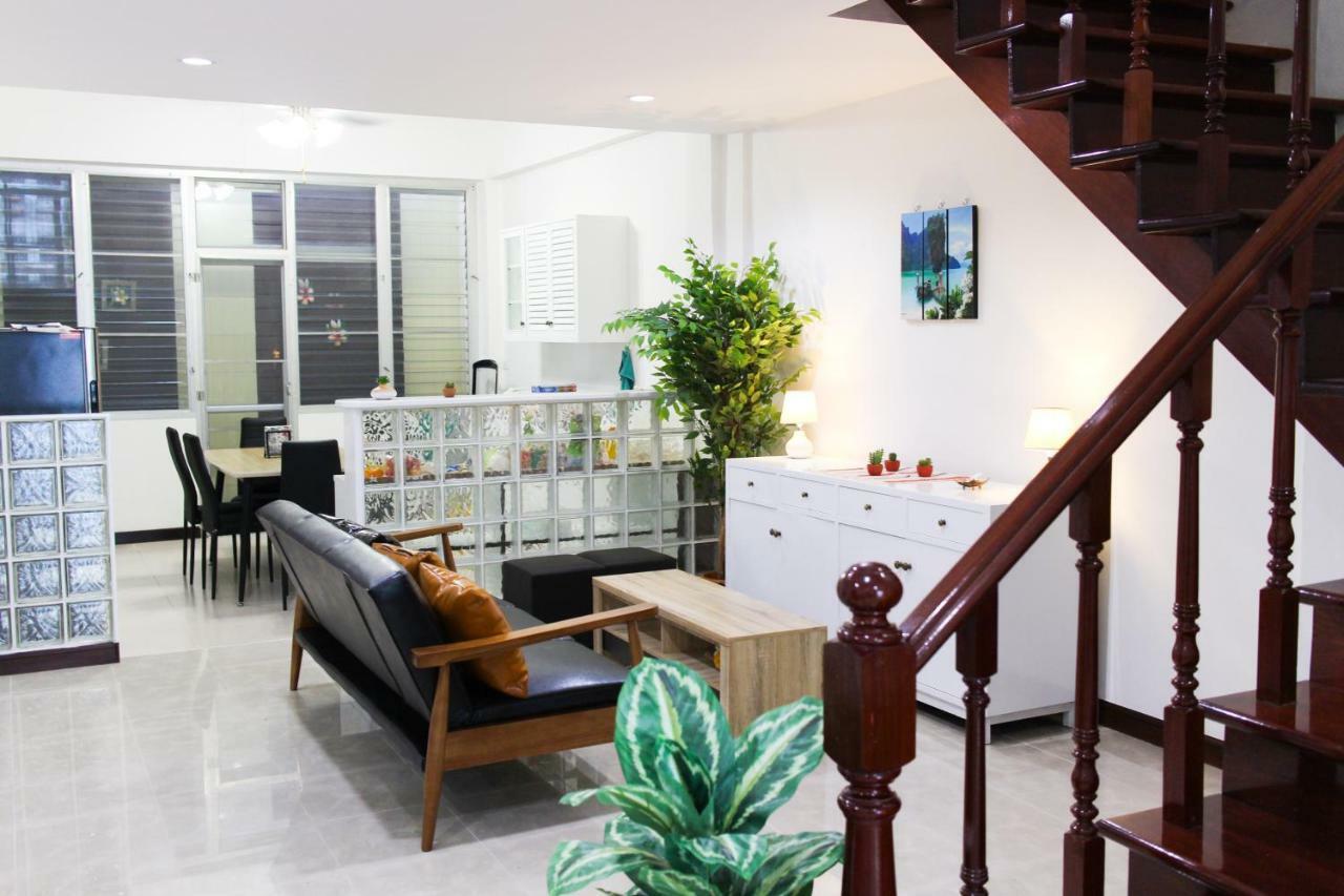 Holiday home Train Night Market To 2Min & Mrt To 3Min, Modern & Big House Bangkok