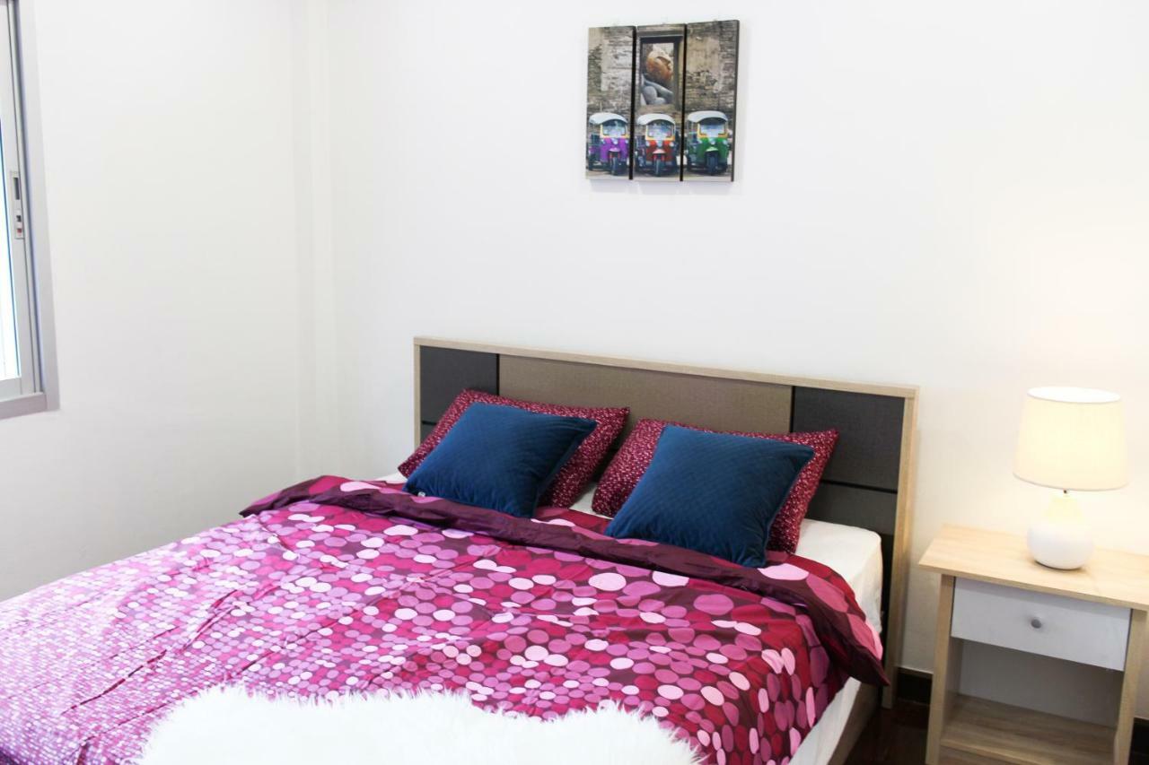 Holiday home Train Night Market To 2Min & Mrt To 3Min, Modern & Big House Bangkok