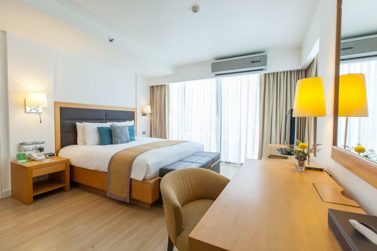 Oakwood Residencia Sukhumvit 24 Hotel 4*