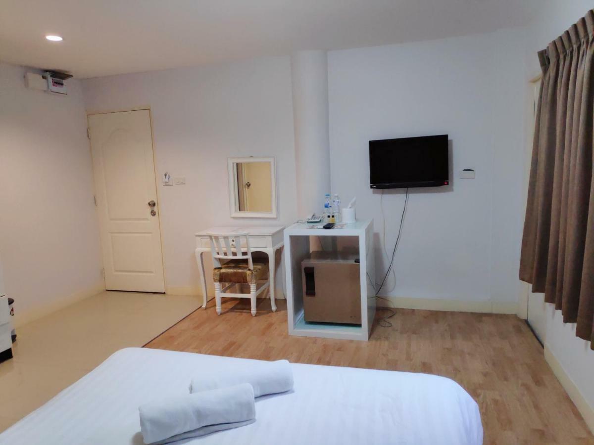 Hotel Tim Place - Bts Phra Khanong