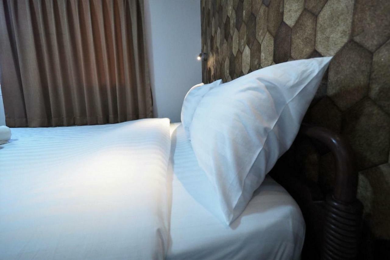 Hotel Tim Place - Bts Phra Khanong