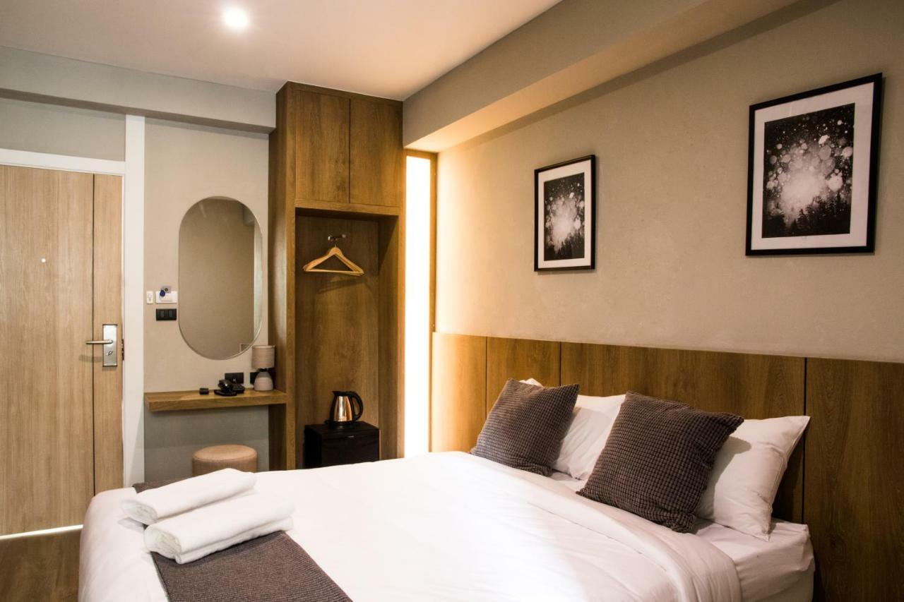 Khách sạn B Bangkok