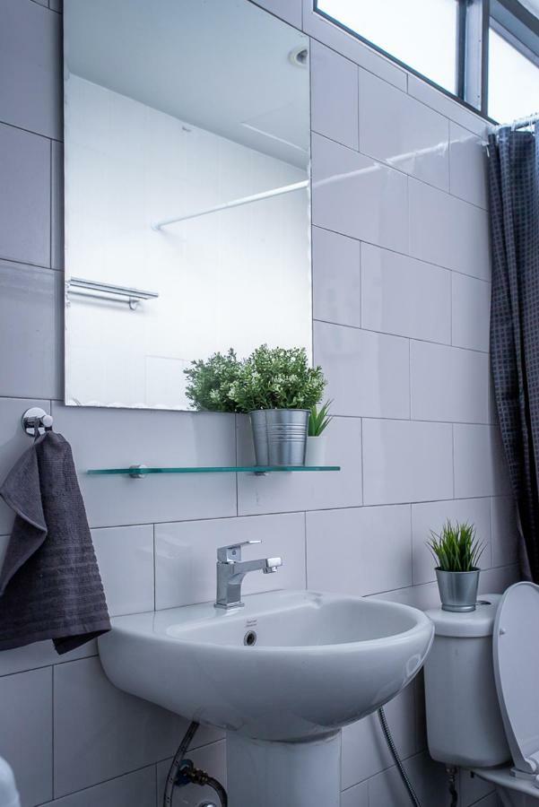 T5 2 Bedrooms/6guests/full Kitchen/1 Min To Bts * Banguecoque
