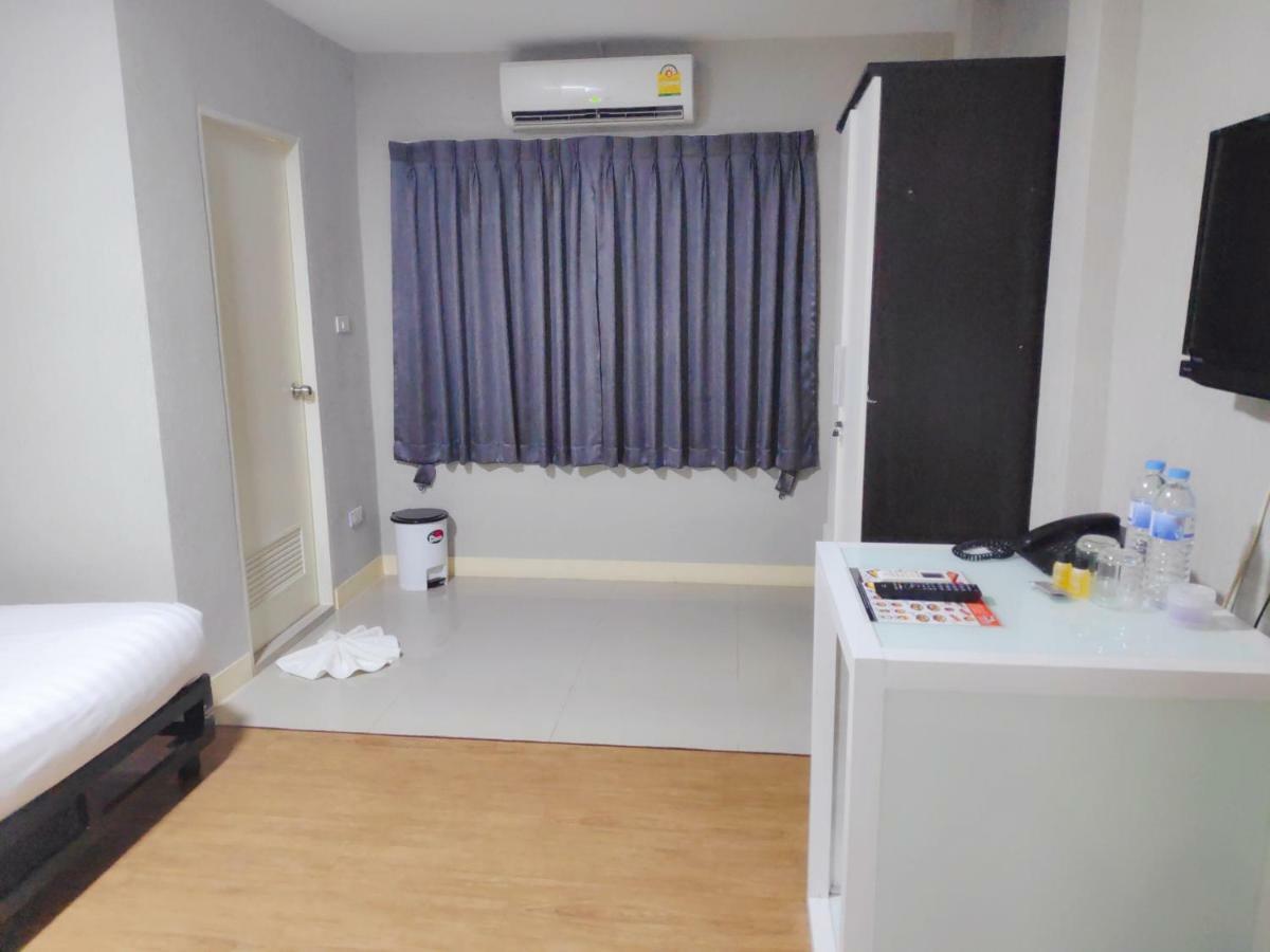 Hotel Tim Place - Bts Phra Khanong