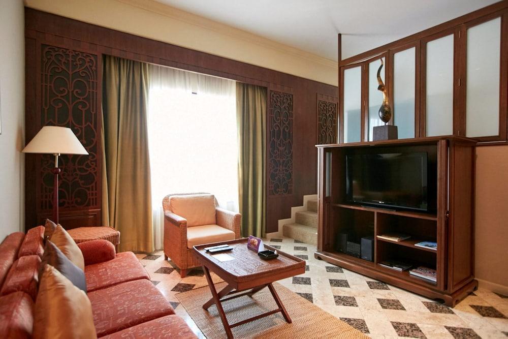 The Davis Khách sạn 4*
