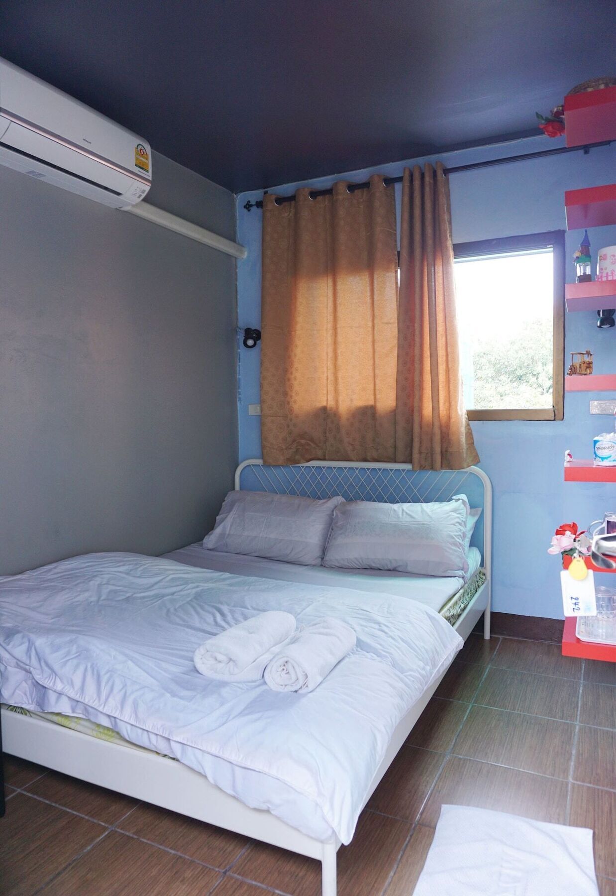 4j Guest house