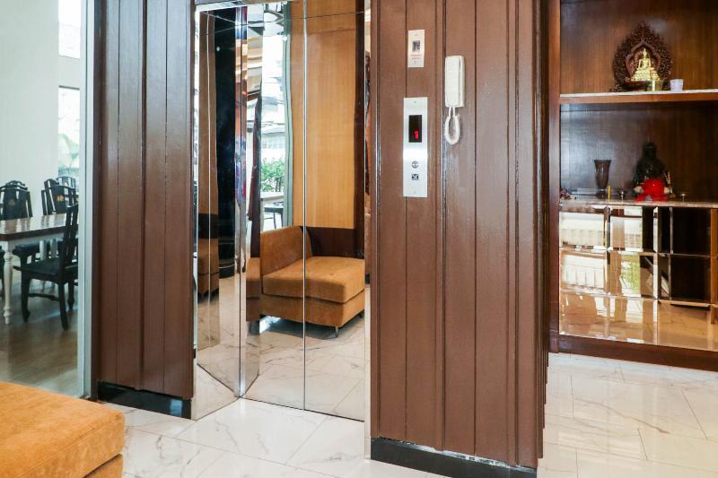 Khách sạn A Sathorn 2*