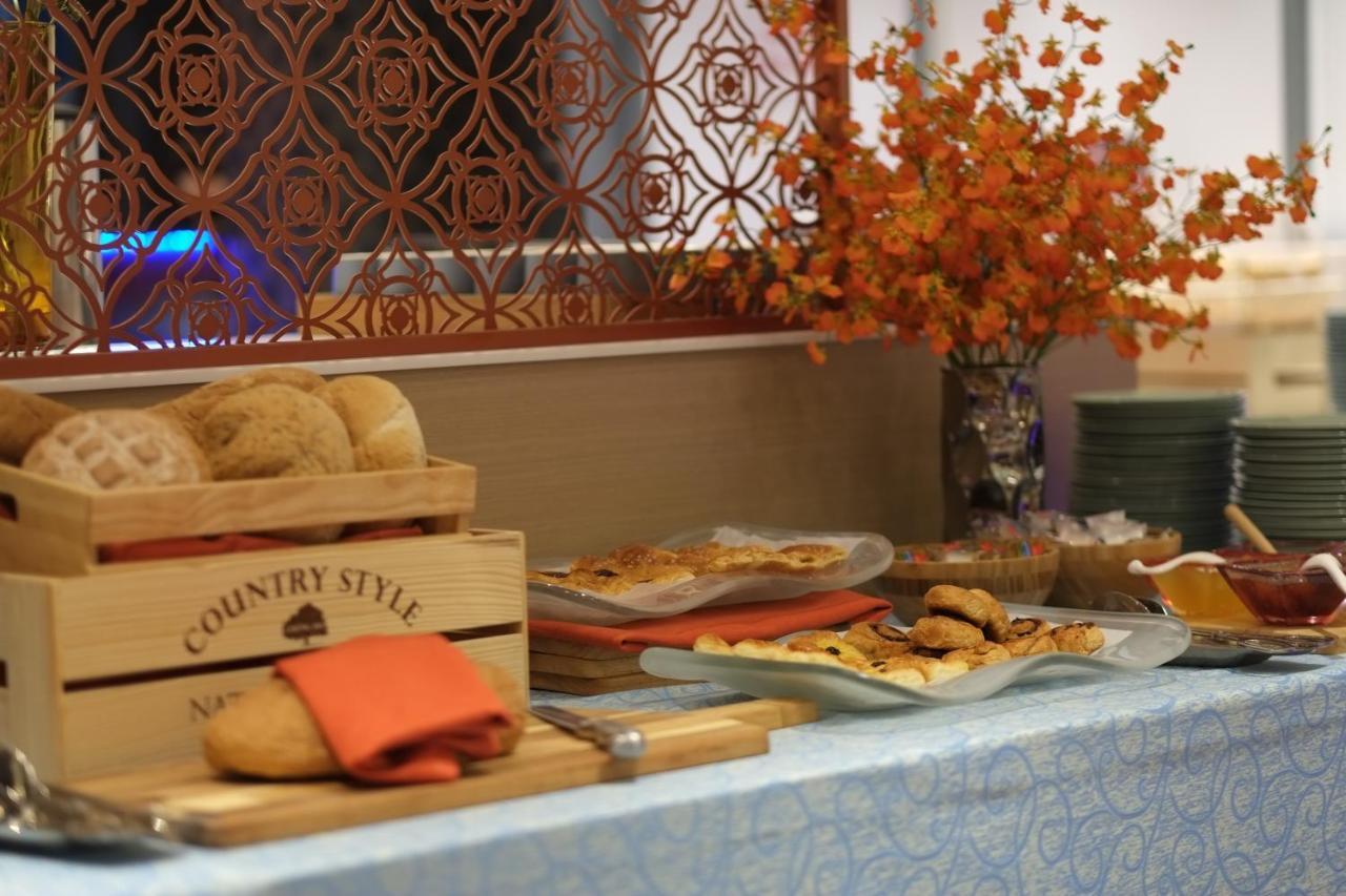 Hotell Bizotel Premier &