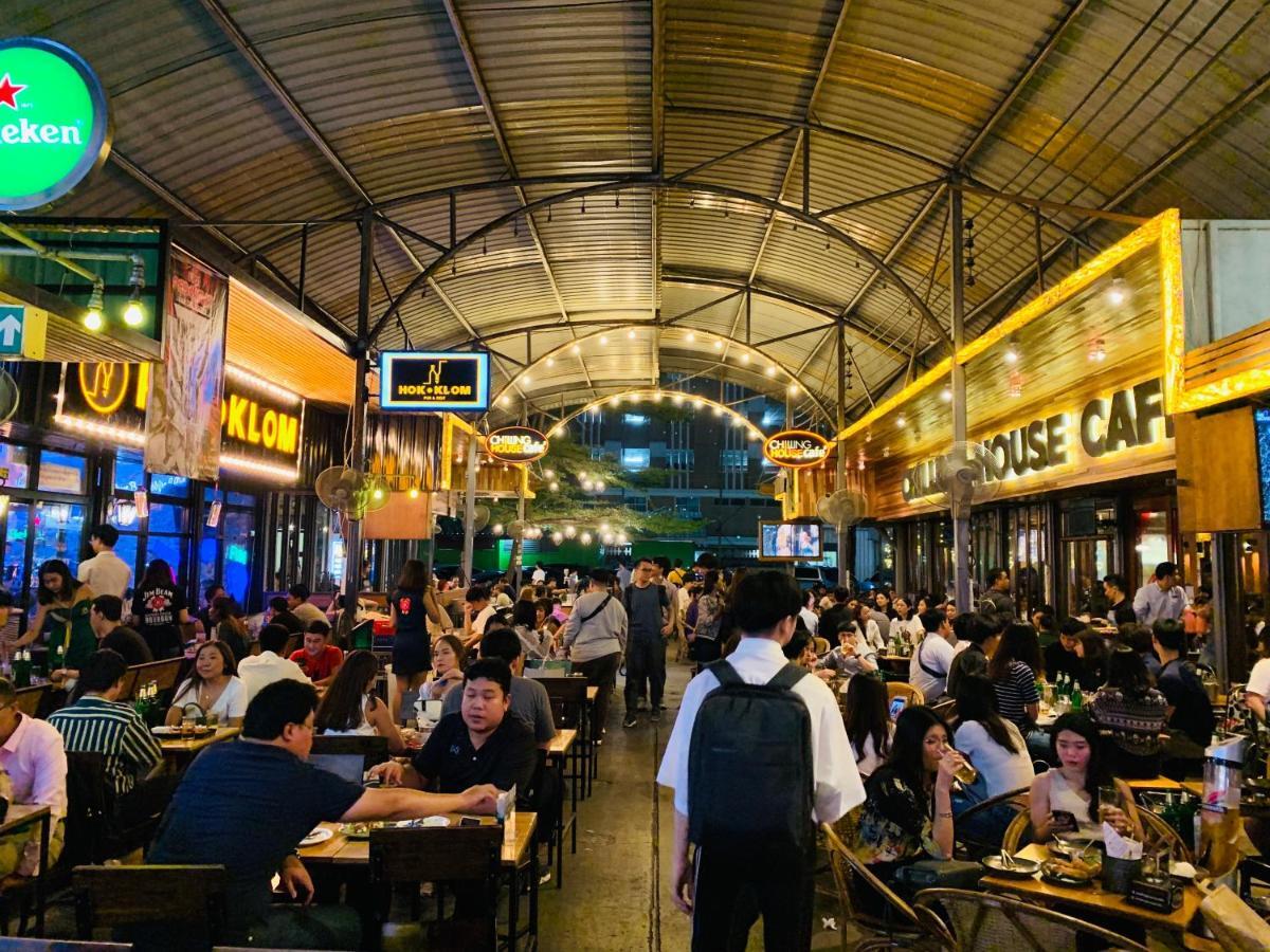 Oasis Cafe And Nap Hostel Bangkok