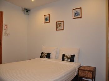 Double Dd House At Mrt Sutthisarn Asrama Bangkok