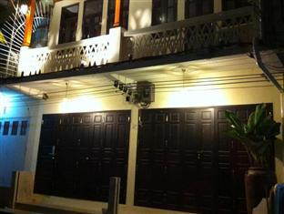 The Royal Thatien Village Rumah tetamu