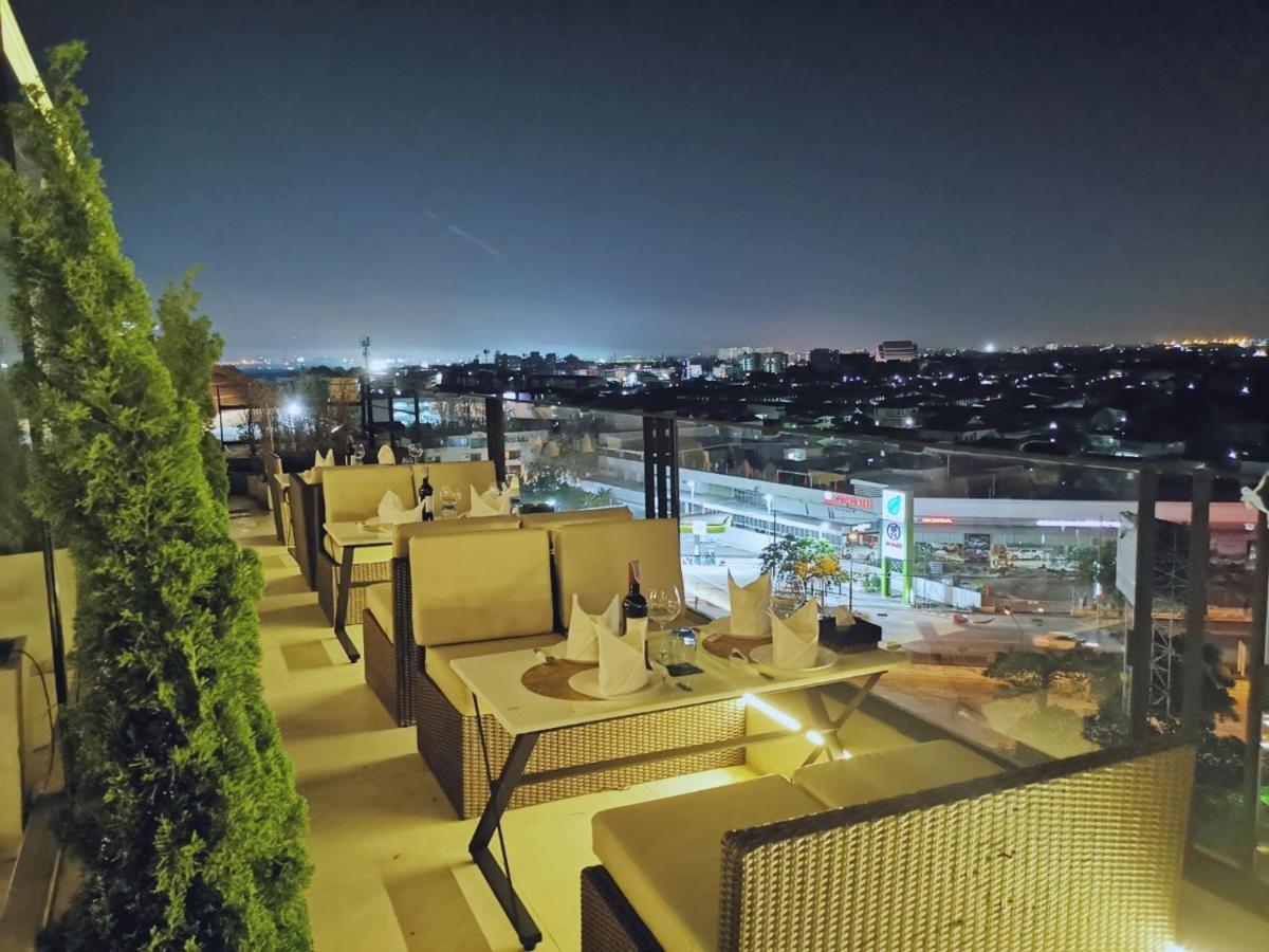 Sky Dome Resotel - โรงแรมสกายโดม รีโซเทล Hotel Bangkok