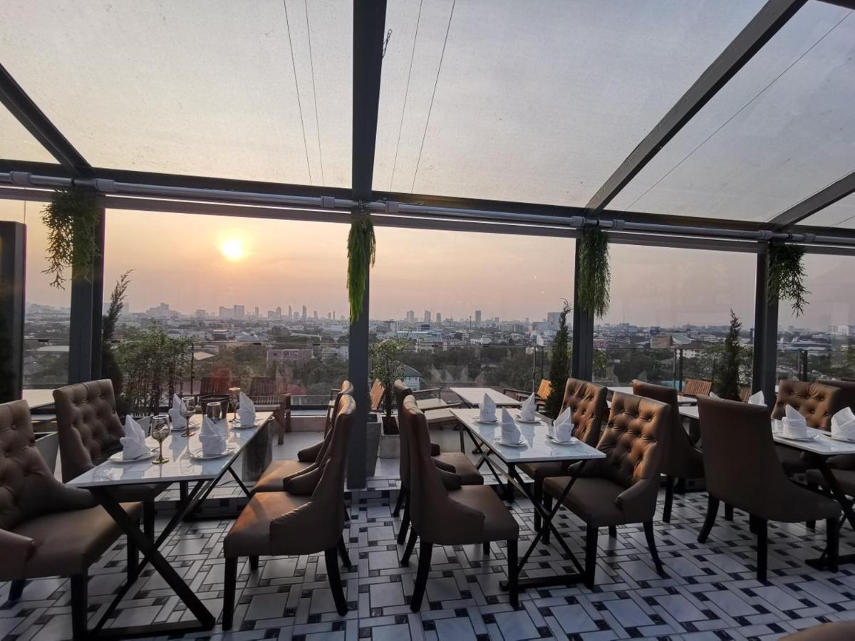 Sky Dome Resotel - โรงแรมสกายโดม รีโซเทล Hotel Bangkok