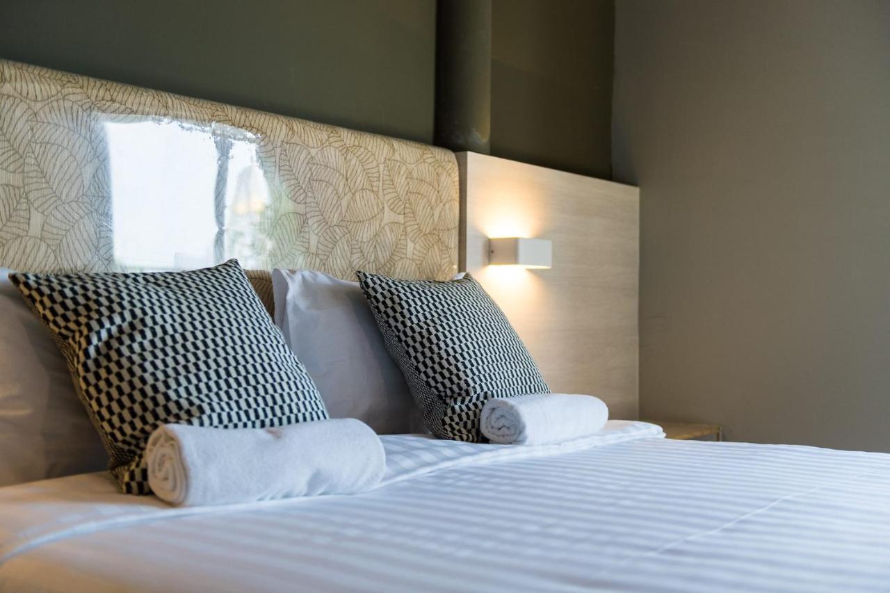 Hotell V Varee 3*